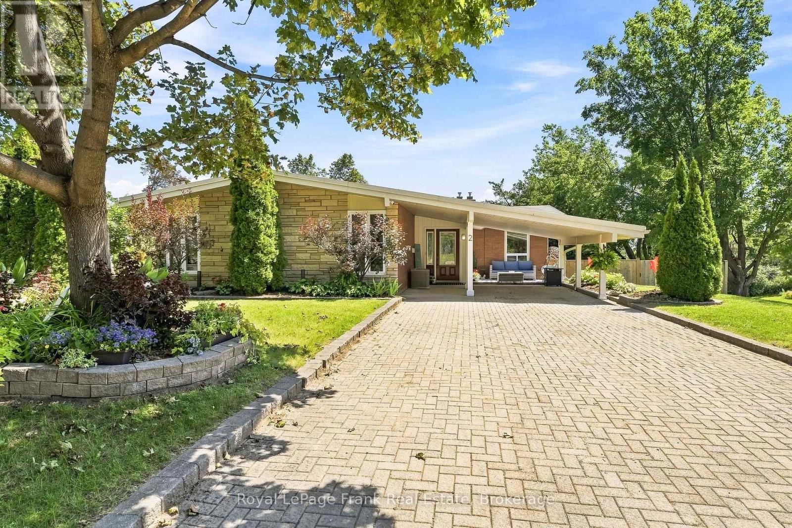 2 CRESTWOOD AVENUE, peterborough (monaghan ward 2), Ontario