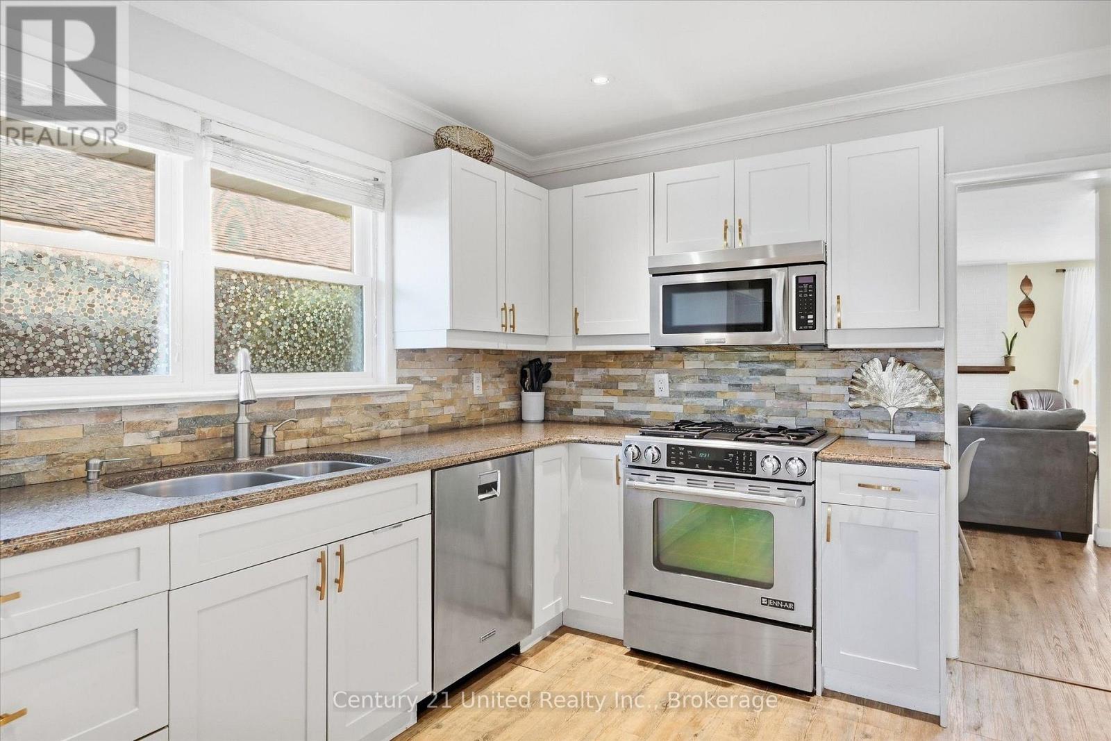 854 Kawartha Drive, Peterborough (Monaghan Ward 2), Ontario  K9J 6L3 - Photo 10 - X13838680