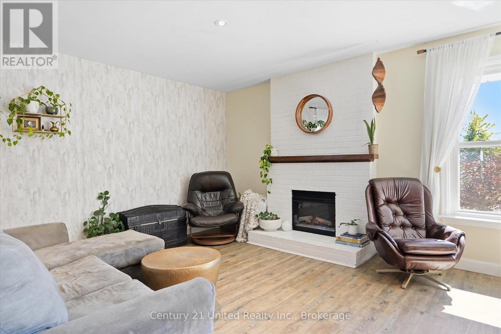 854 Kawartha Drive, Peterborough (Monaghan Ward 2), Ontario  K9J 6L3 - Photo 5 - X13838680