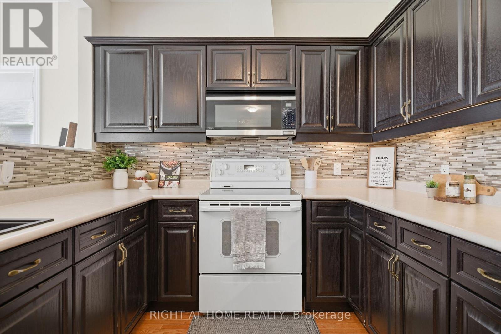 5 Park Place Lane, Clarington (Newcastle), Ontario  L1B 0B2 - Photo 10 - E13838894