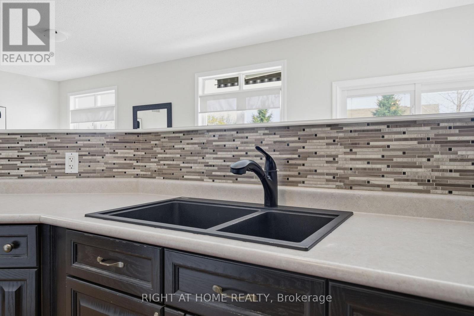 5 Park Place Lane, Clarington (Newcastle), Ontario  L1B 0B2 - Photo 11 - E13838894