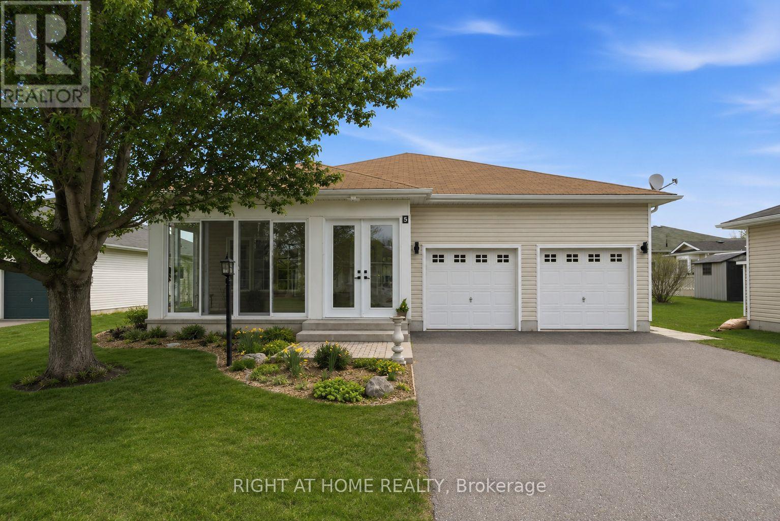 5 Park Place Lane, Clarington (Newcastle), Ontario  L1B 0B2 - Photo 2 - E13838894