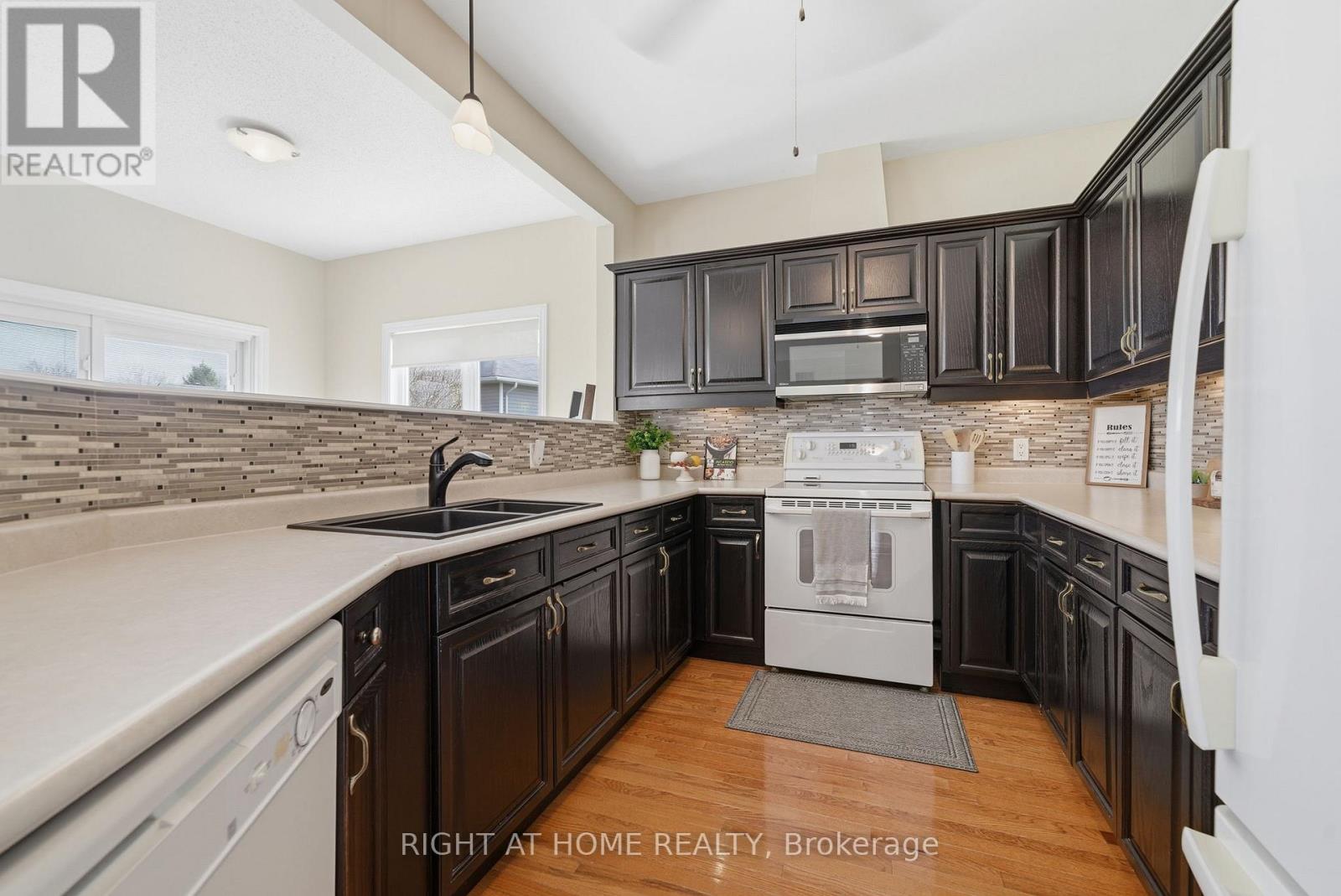 5 Park Place Lane, Clarington (Newcastle), Ontario  L1B 0B2 - Photo 9 - E13838894