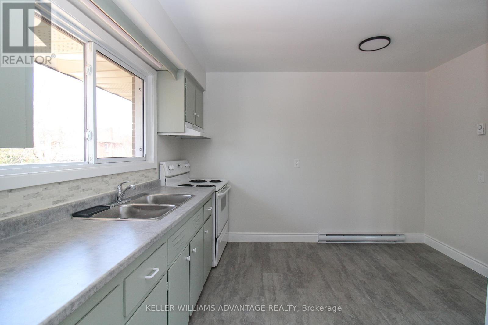 Upper - 506 Sherbrooke Street, Peterborough (Town Ward 3), Ontario  K9J 2P3 - Photo 7 - X13839840