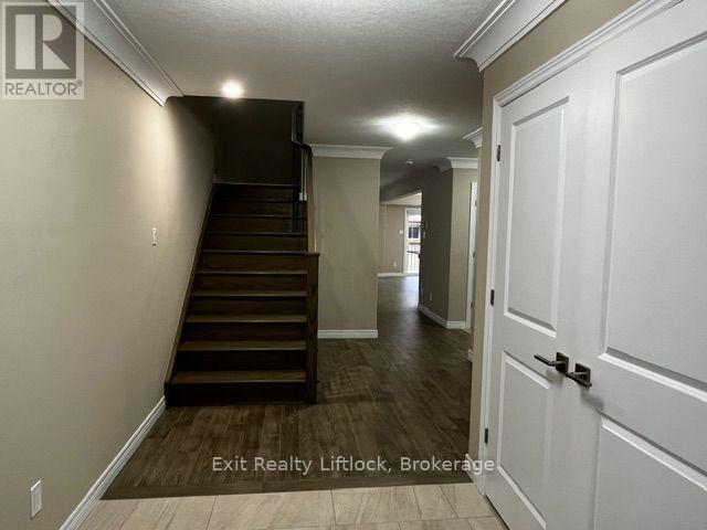 232 O'neil Street, Peterborough (Monaghan Ward 2), Ontario  K9K 0H1 - Photo 2 - X13842806