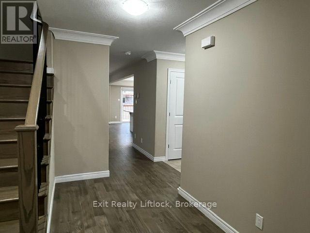 232 O'neil Street, Peterborough (Monaghan Ward 2), Ontario  K9K 0H1 - Photo 3 - X13842806