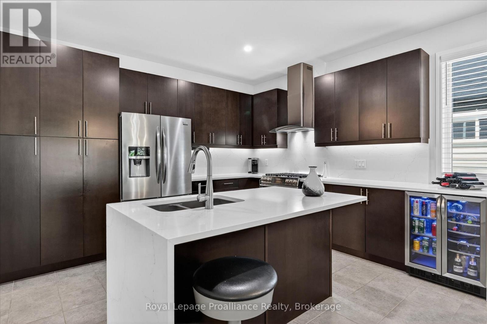 645 Goodwin Terrace, Peterborough (Monaghan Ward 2), Ontario  K9J 0H6 - Photo 4 - X13843180