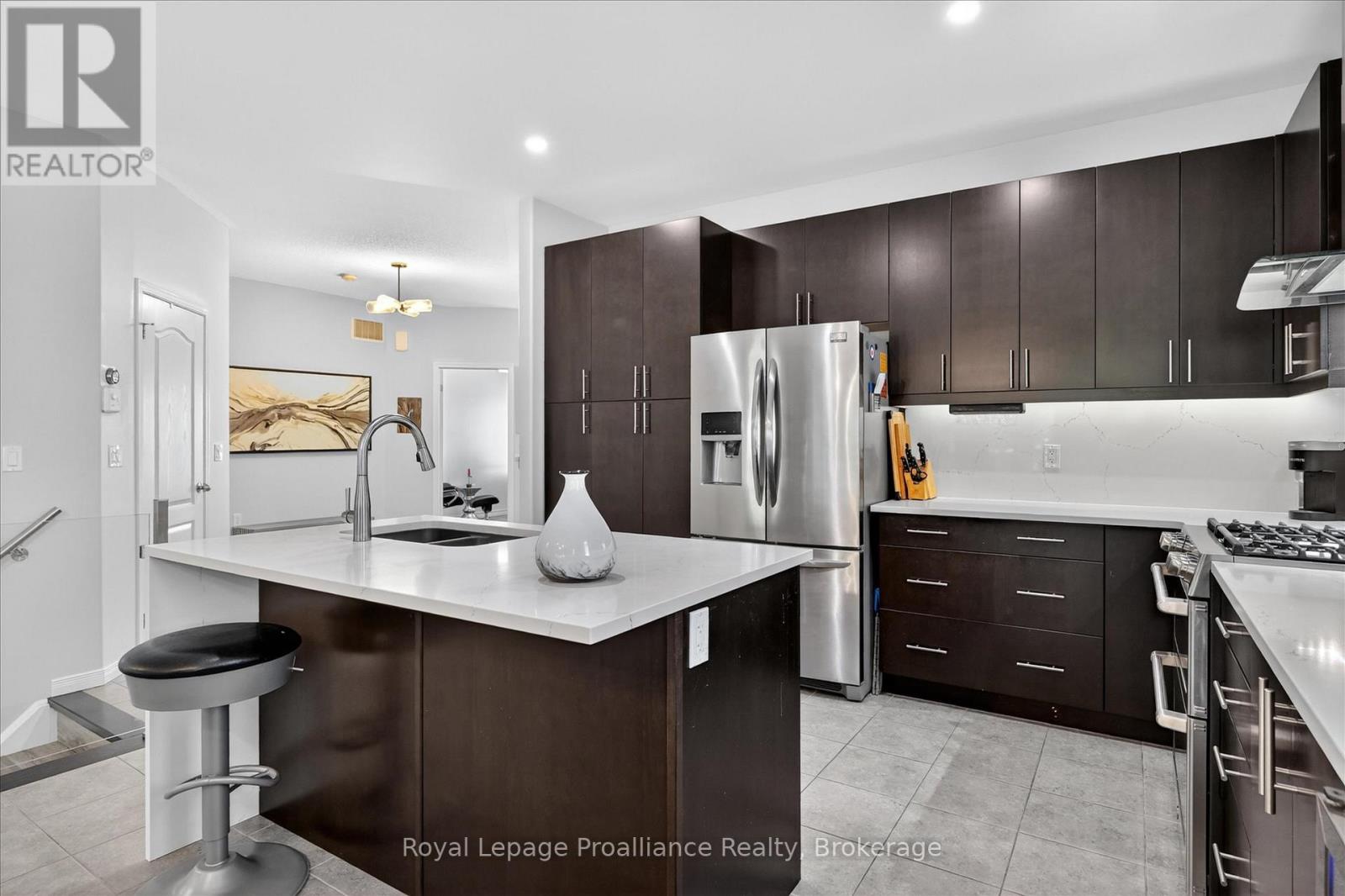 645 Goodwin Terrace, Peterborough (Monaghan Ward 2), Ontario  K9J 0H6 - Photo 5 - X13843180