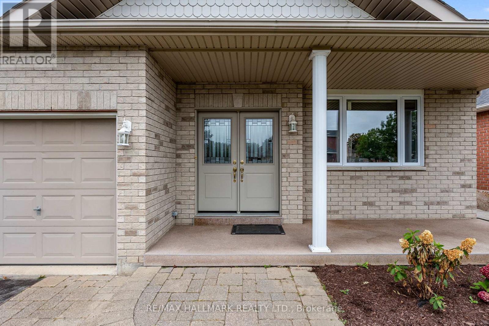 62 William Jose Court, Clarington (Newcastle), Ontario  L1B 1N6 - Photo 2 - E13845500