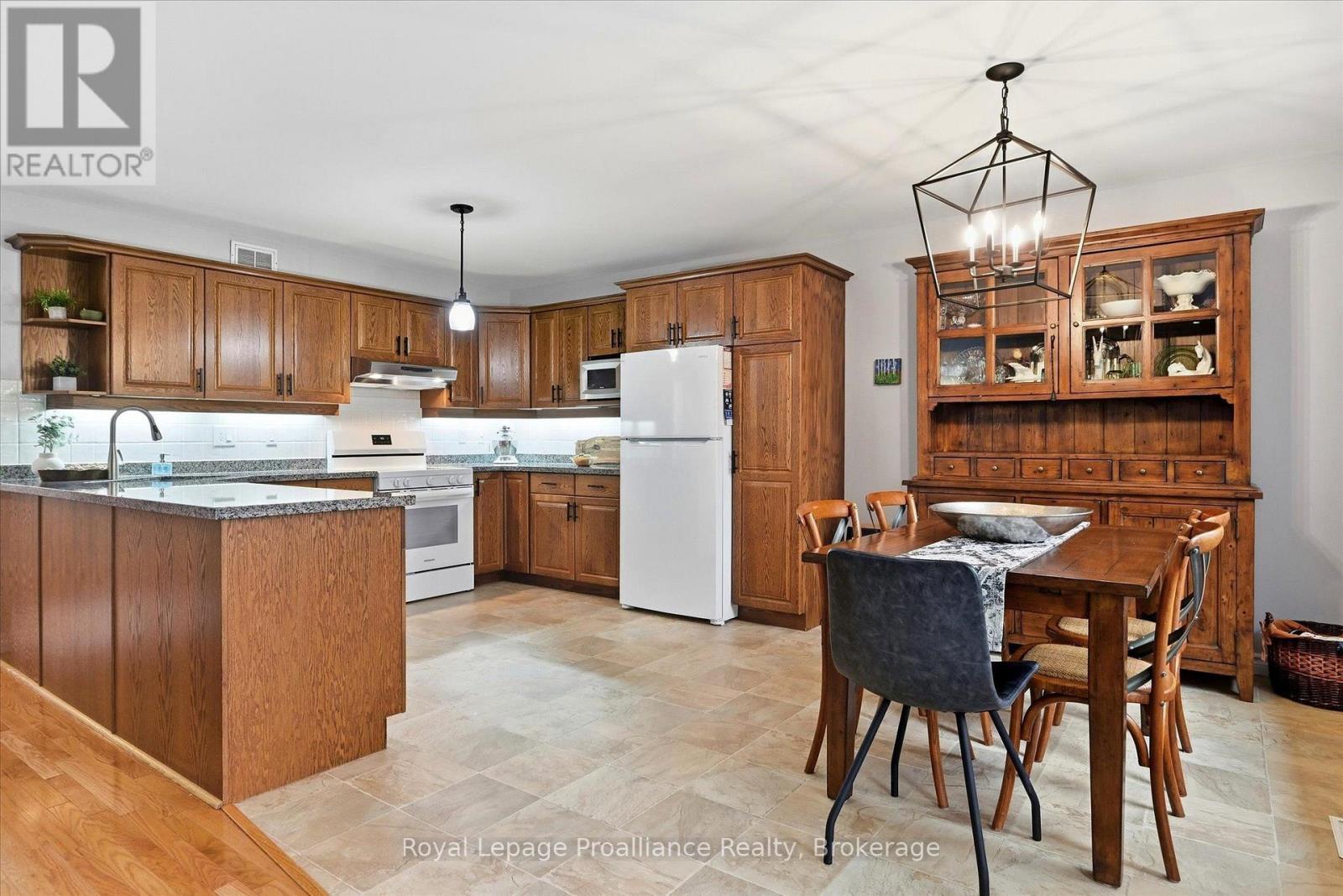 2979 Jennifer Drive, Peterborough (Northcrest Ward 5), Ontario  K9L 1Z9 - Photo 12 - X13847222