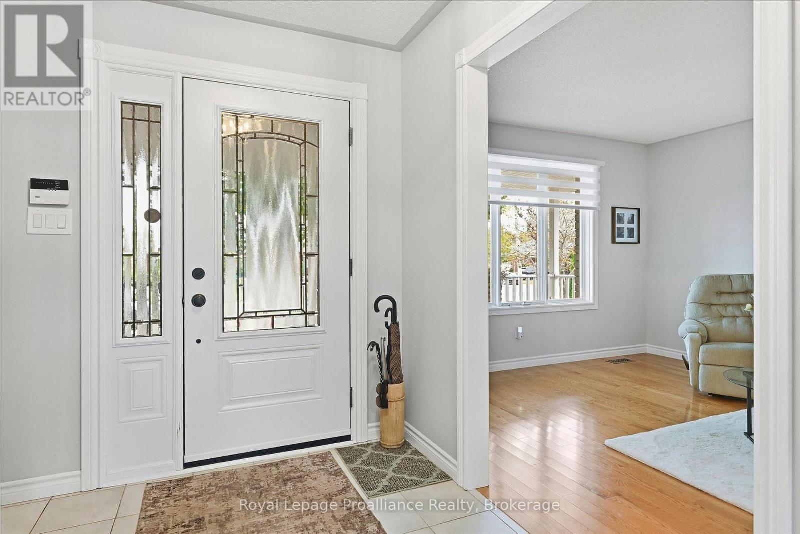 2979 Jennifer Drive, Peterborough (Northcrest Ward 5), Ontario  K9L 1Z9 - Photo 4 - X13847222