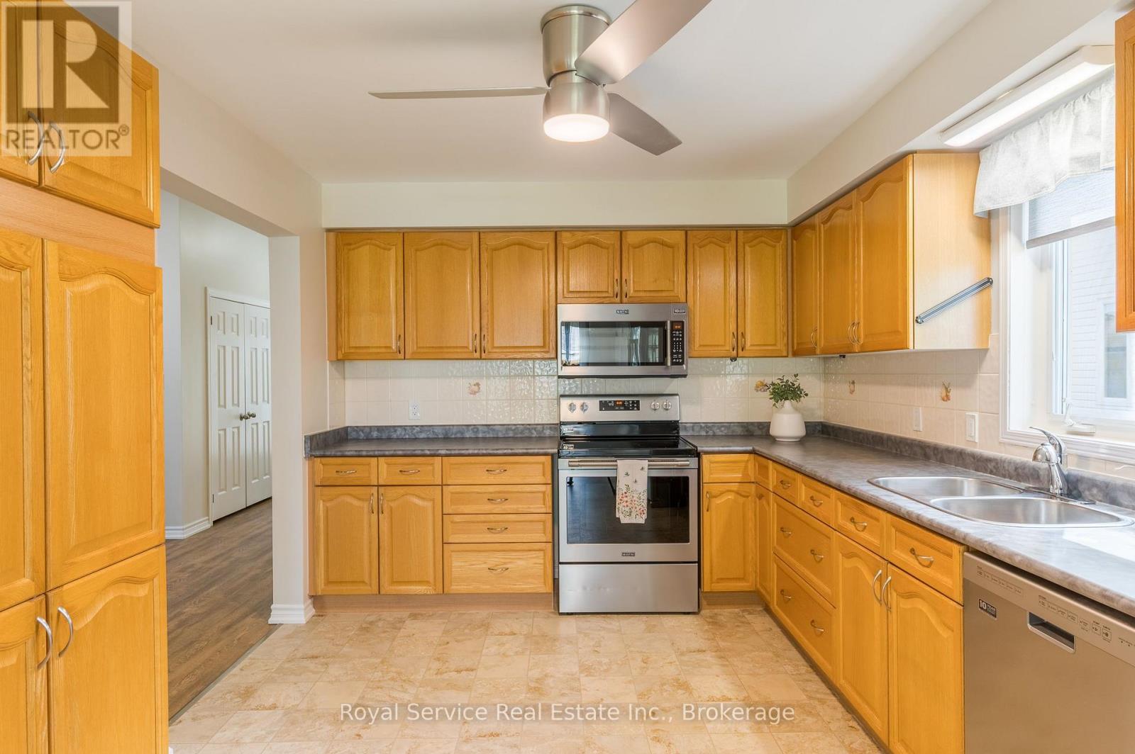 11 Algonquin Trail, Clarington (Bowmanville), Ontario  L1B 1A1 - Photo 12 - E13854450
