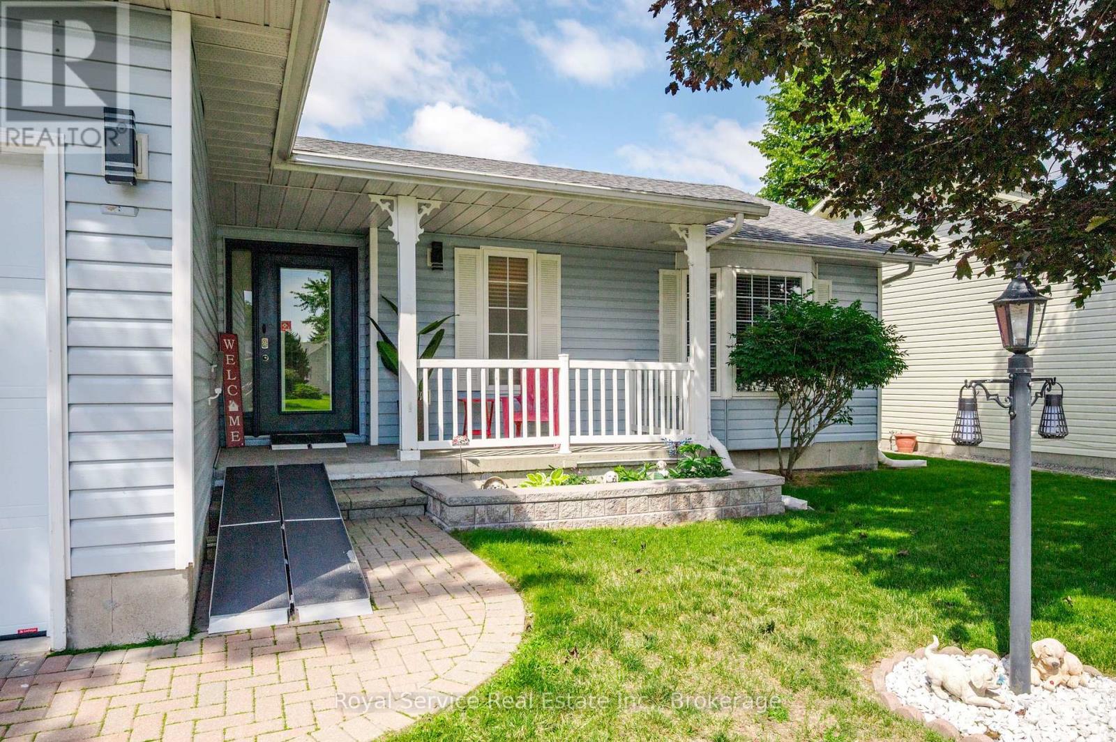 11 Algonquin Trail, Clarington (Bowmanville), Ontario  L1B 1A1 - Photo 2 - E13854450