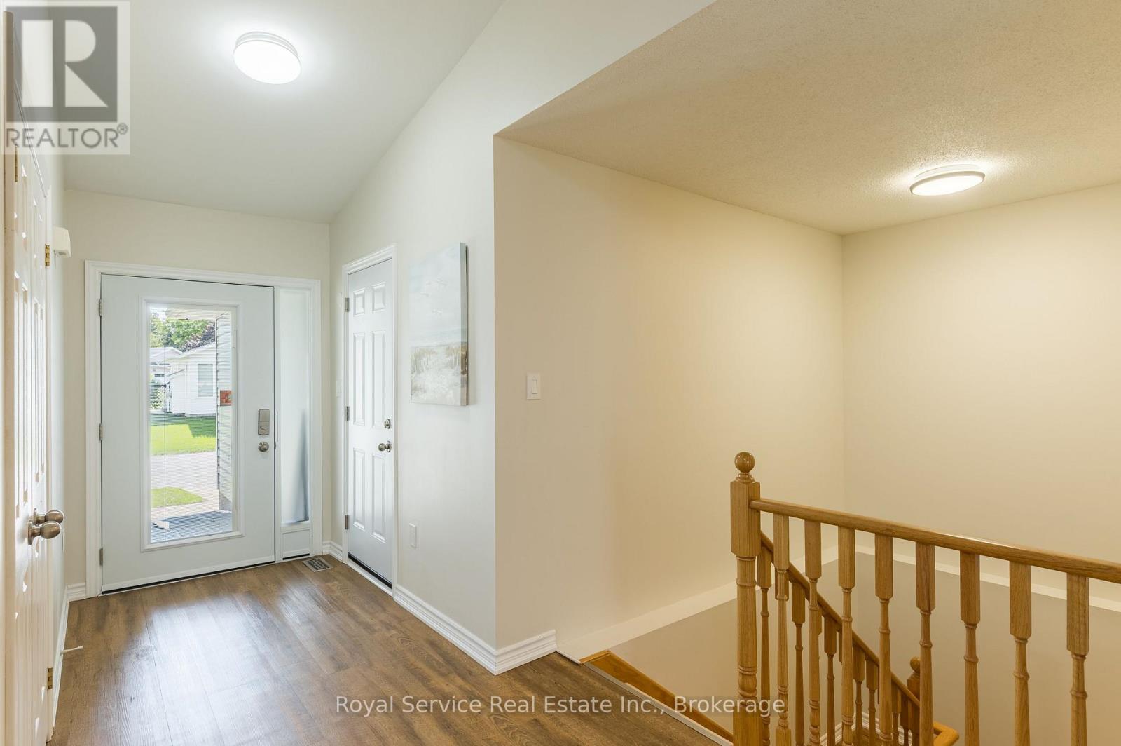 11 Algonquin Trail, Clarington (Bowmanville), Ontario  L1B 1A1 - Photo 4 - E13854450