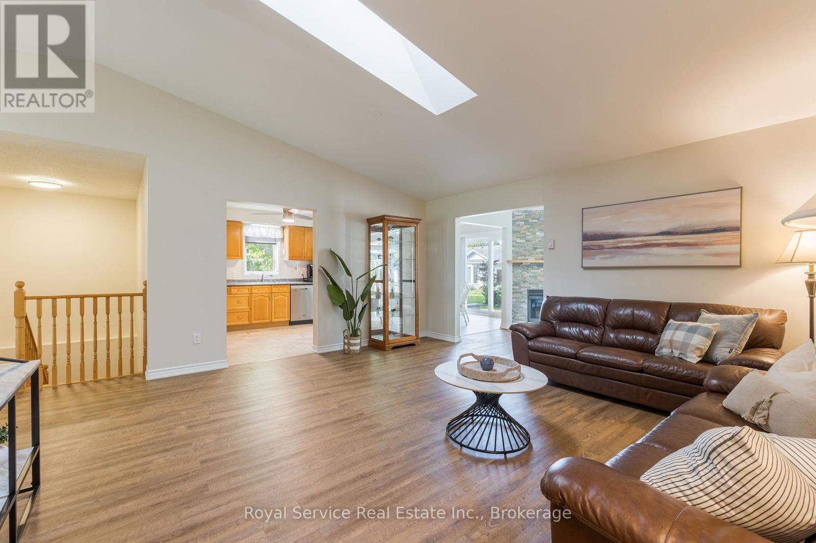 11 Algonquin Trail, Clarington (Bowmanville), Ontario  L1B 1A1 - Photo 8 - E13854450