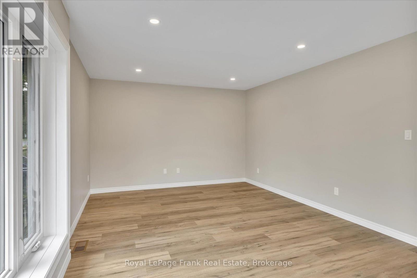 Main - 890 Weller Street, Peterborough (Monaghan Ward 2), Ontario  K9J 4X8 - Photo 10 - X13856326