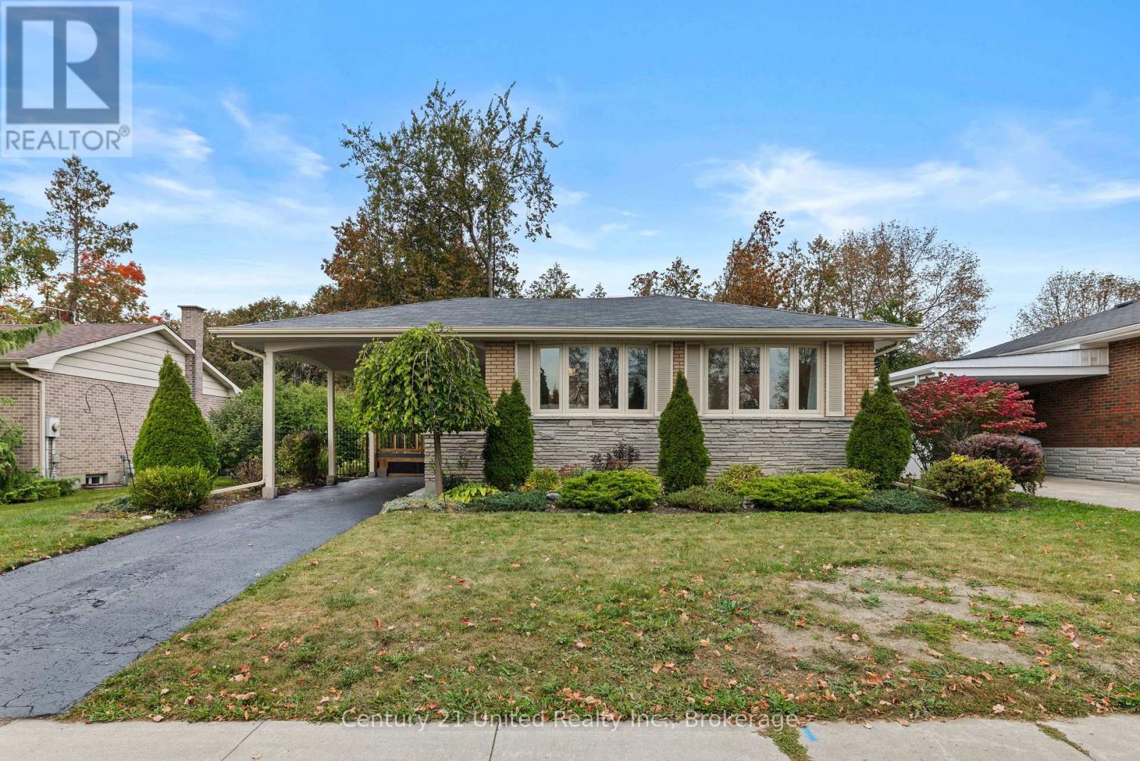 1203 Royal Drive, Peterborough (Northcrest Ward 5), Ontario  K9H 6R3 - Photo 2 - X13856726