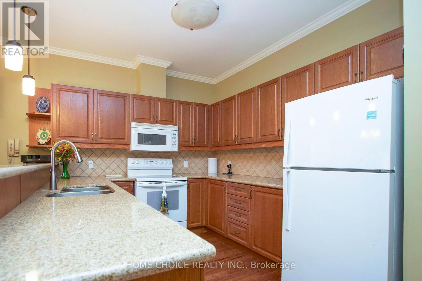 8 Hinkley Trail, Clarington (Newcastle), Ontario  L1B 1P4 - Photo 10 - E13859670