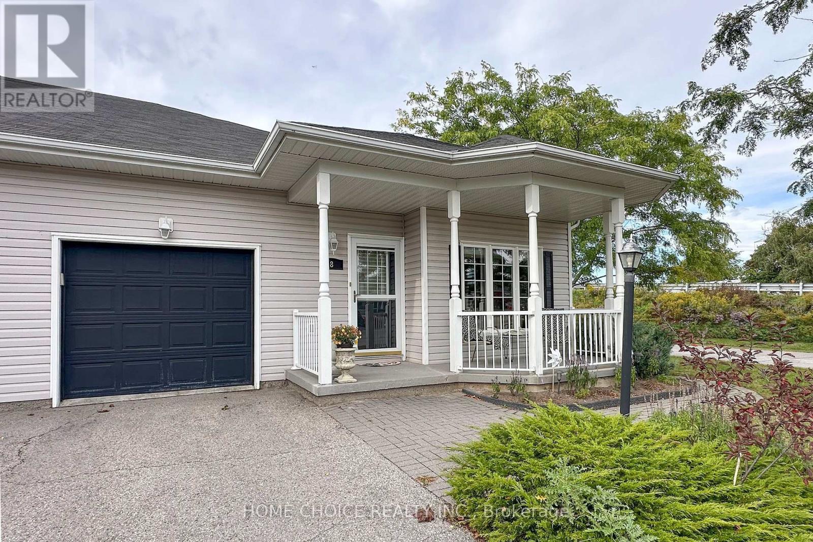 8 Hinkley Trail, Clarington (Newcastle), Ontario  L1B 1P4 - Photo 3 - E13859670