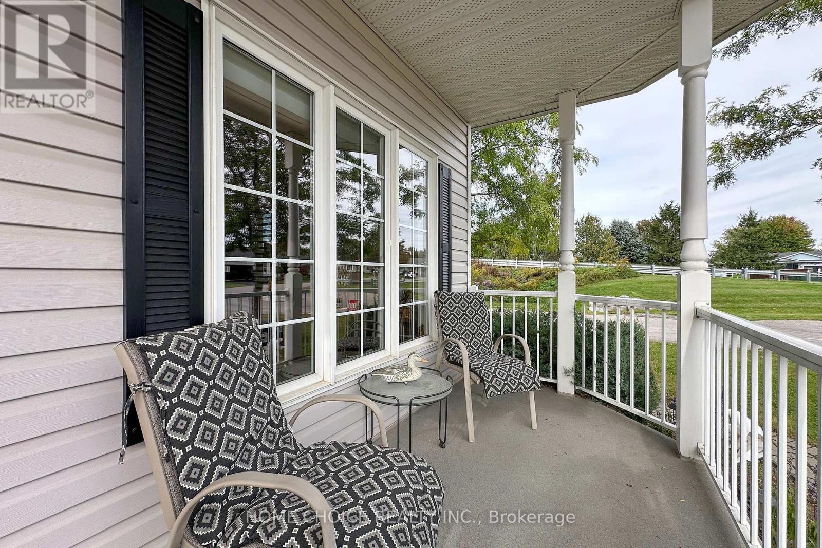 8 Hinkley Trail, Clarington (Newcastle), Ontario  L1B 1P4 - Photo 4 - E13859670