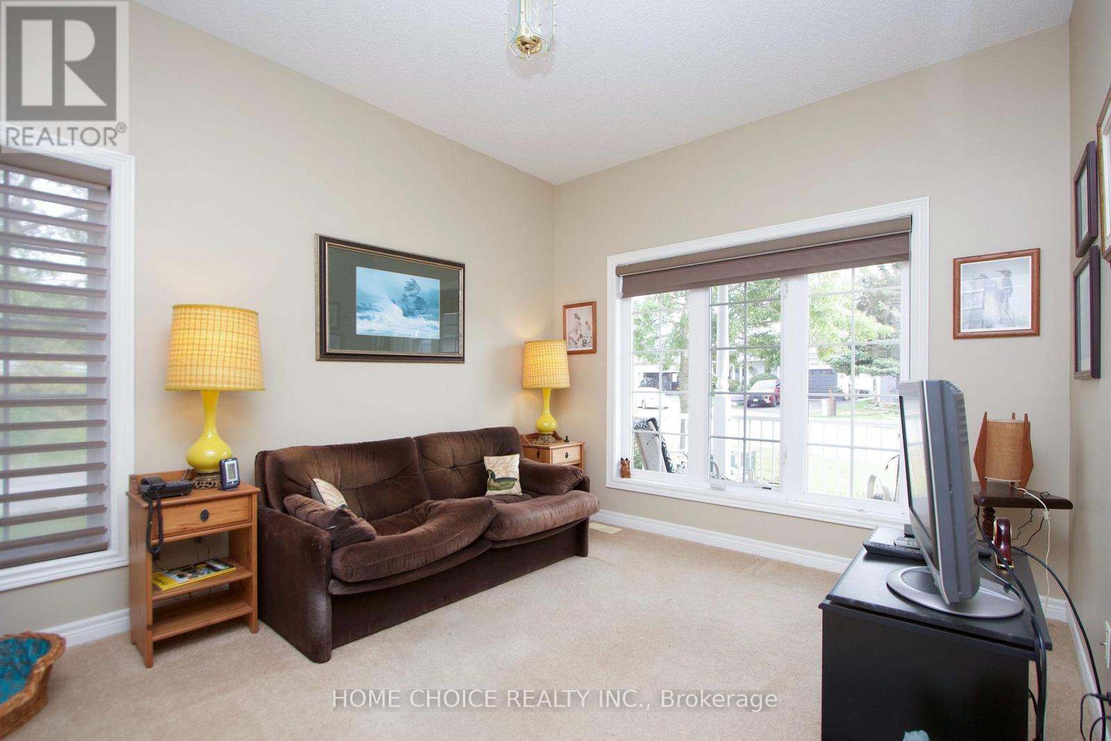 8 Hinkley Trail, Clarington (Newcastle), Ontario  L1B 1P4 - Photo 7 - E13859670