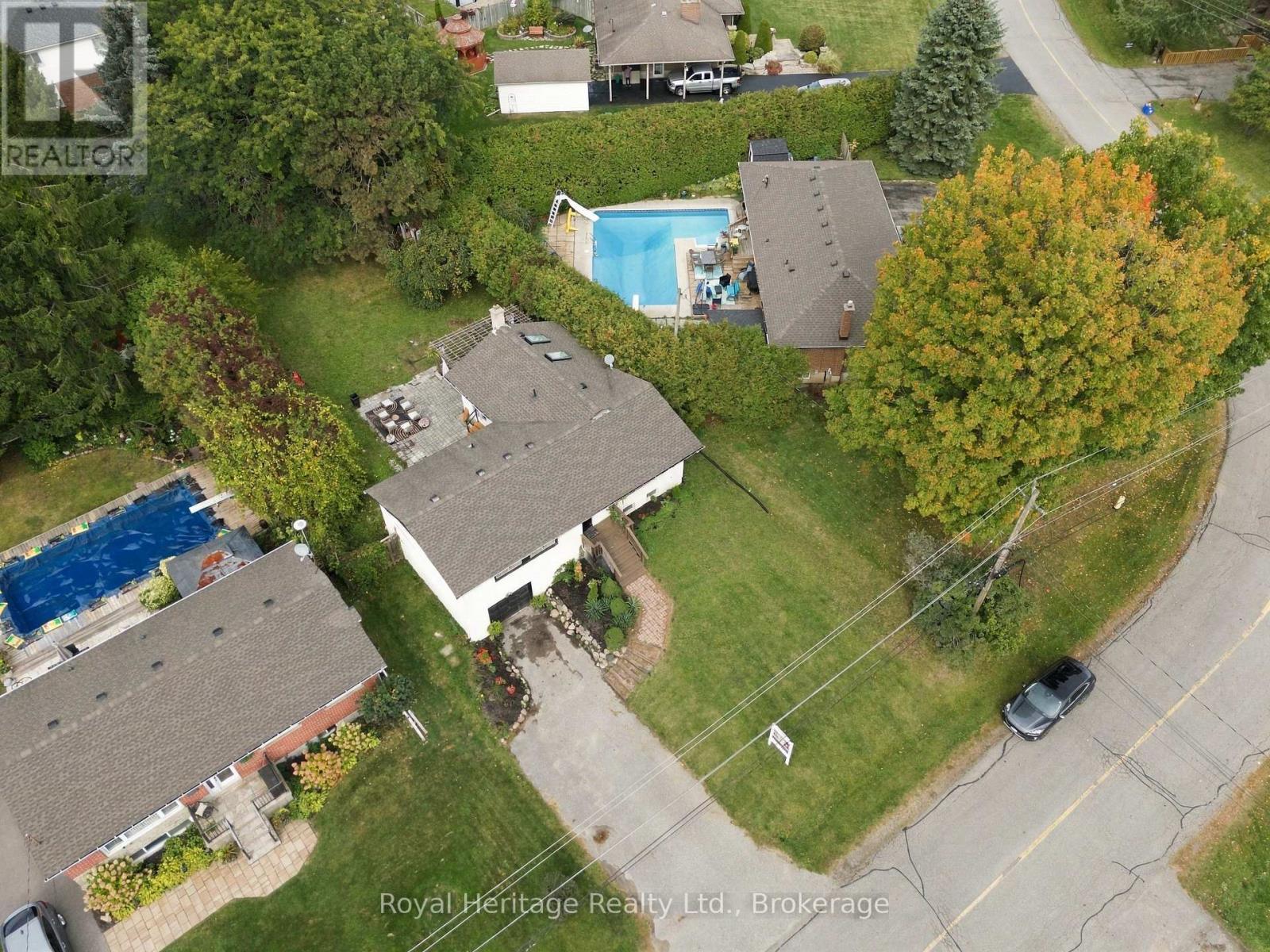 618 Sunset Boulevard, Clarington (Newcastle), Ontario  L1B 1C9 - Photo 2 - E13861654