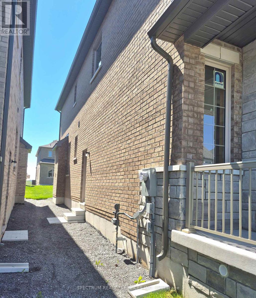 14 Rogerson Street, Clarington (Newcastle), Ontario  L1B 0W4 - Photo 7 - E13862444