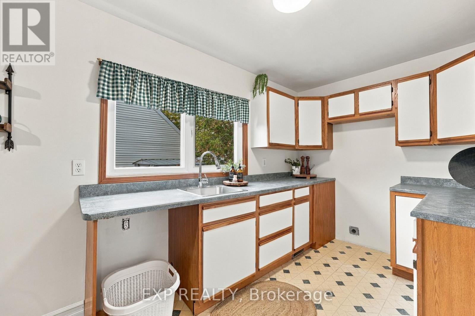 724 Mckellar Street, Peterborough (Otonabee Ward 1), Ontario  K9J 1R3 - Photo 11 - X13864012