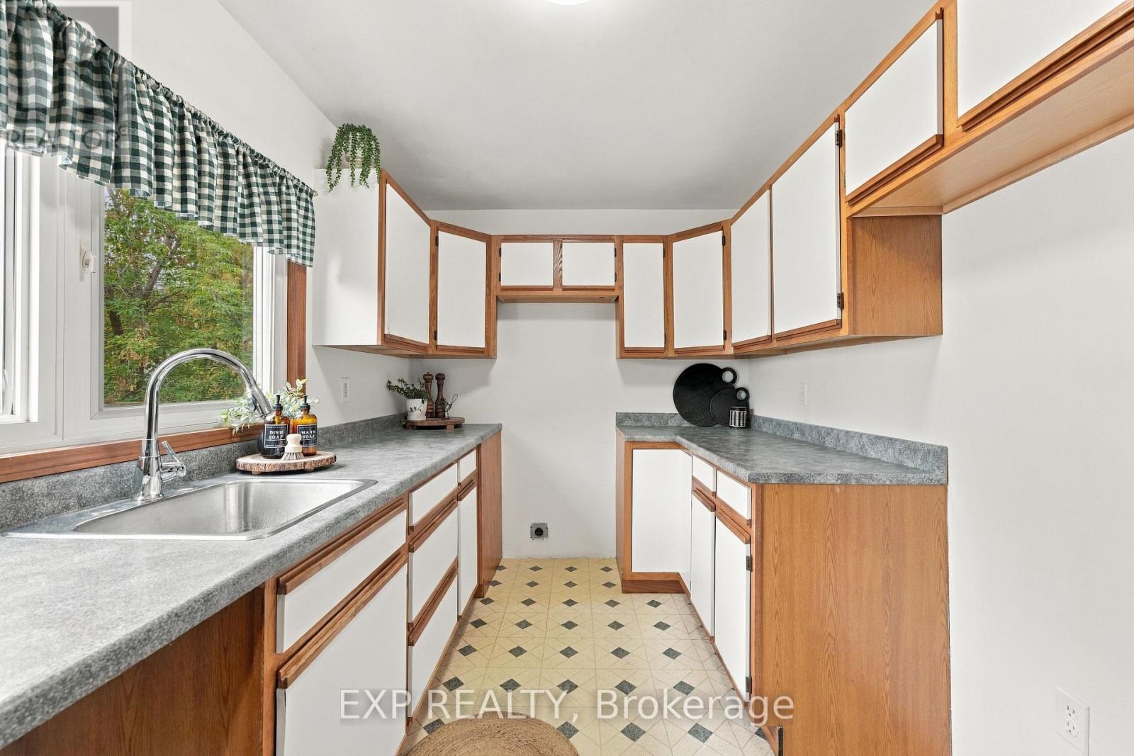 724 Mckellar Street, Peterborough (Otonabee Ward 1), Ontario  K9J 1R3 - Photo 13 - X13864012