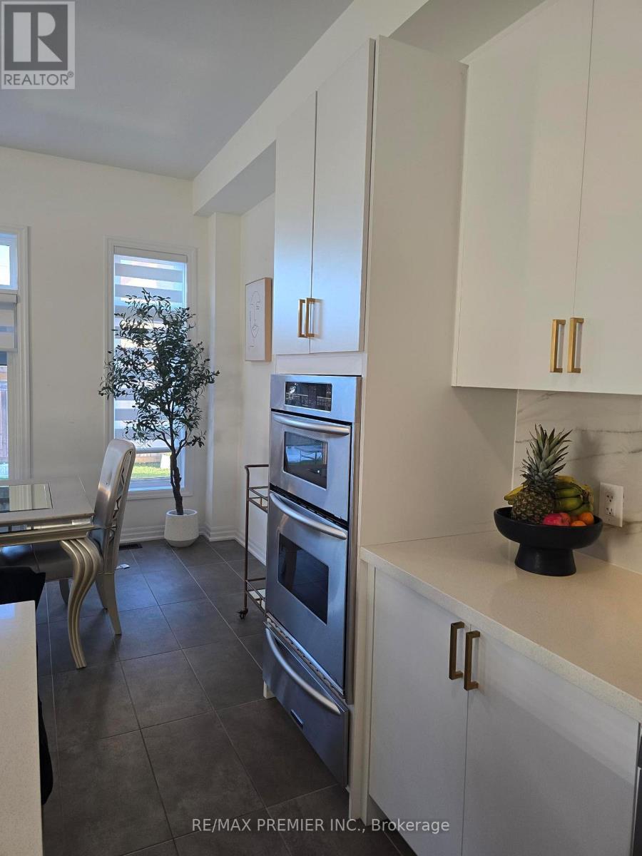 106 Ed Ewert Avenue, Clarington (Newcastle), Ontario  L1B 0W7 - Photo 10 - E13864664