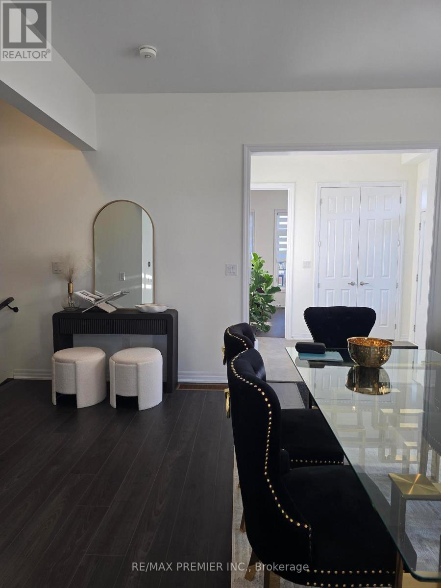 106 Ed Ewert Avenue, Clarington (Newcastle), Ontario  L1B 0W7 - Photo 4 - E13864664