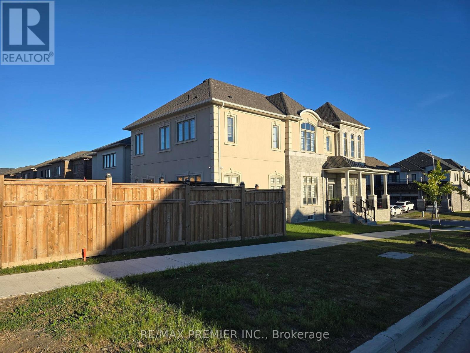 106 Ed Ewert Avenue, Clarington (Newcastle), Ontario  L1B 0W7 - Photo 7 - E13864664