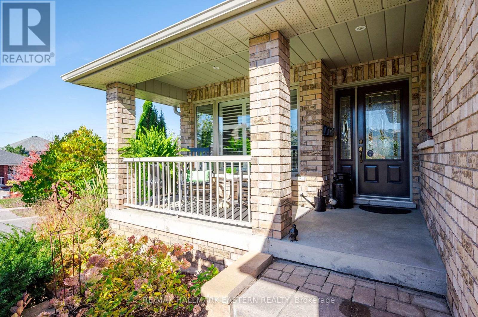 748 Overend Gardens, Peterborough (Monaghan Ward 2), Ontario  K9K 0A2 - Photo 4 - X13865478