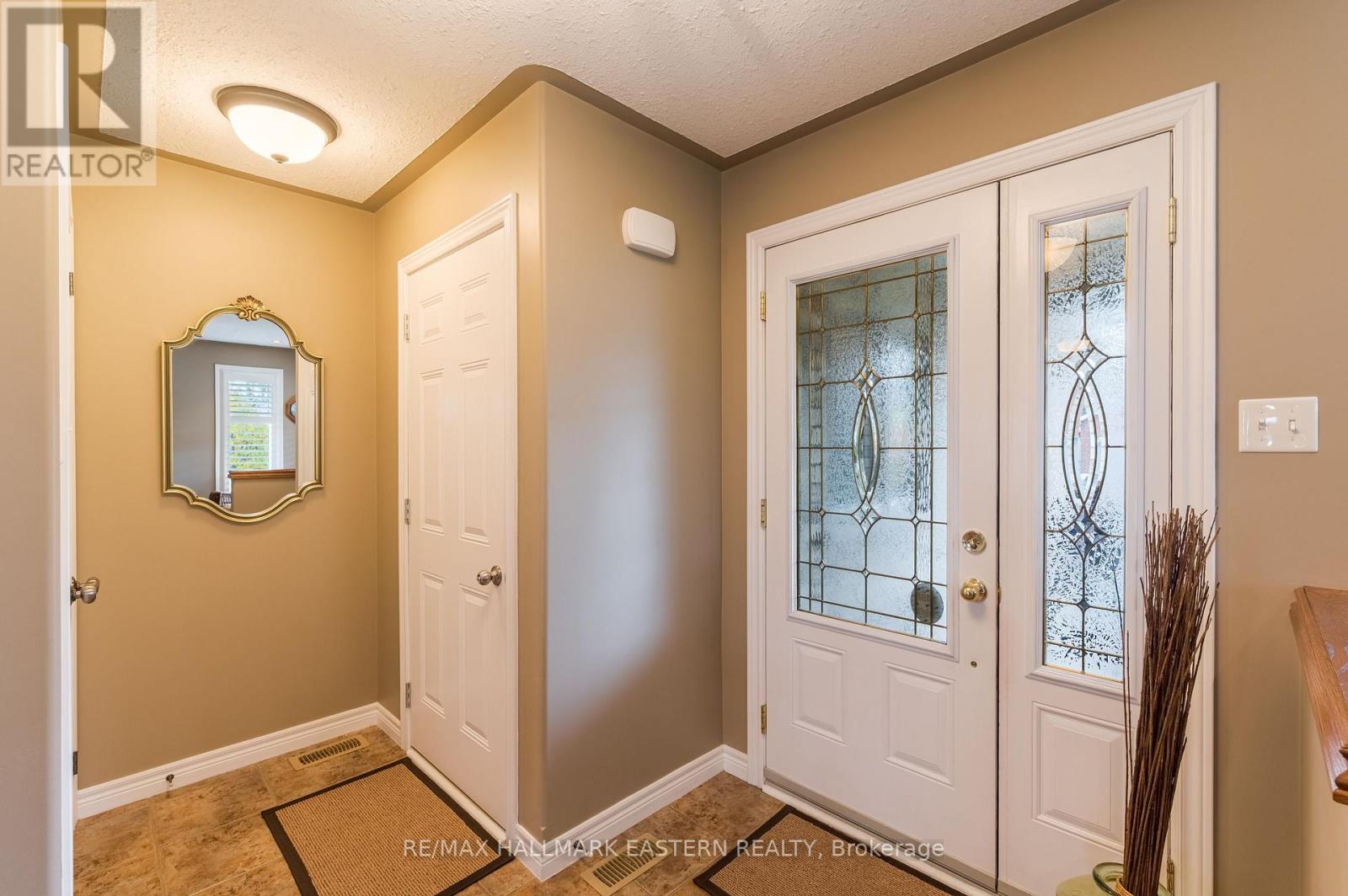 748 Overend Gardens, Peterborough (Monaghan Ward 2), Ontario  K9K 0A2 - Photo 6 - X13865478