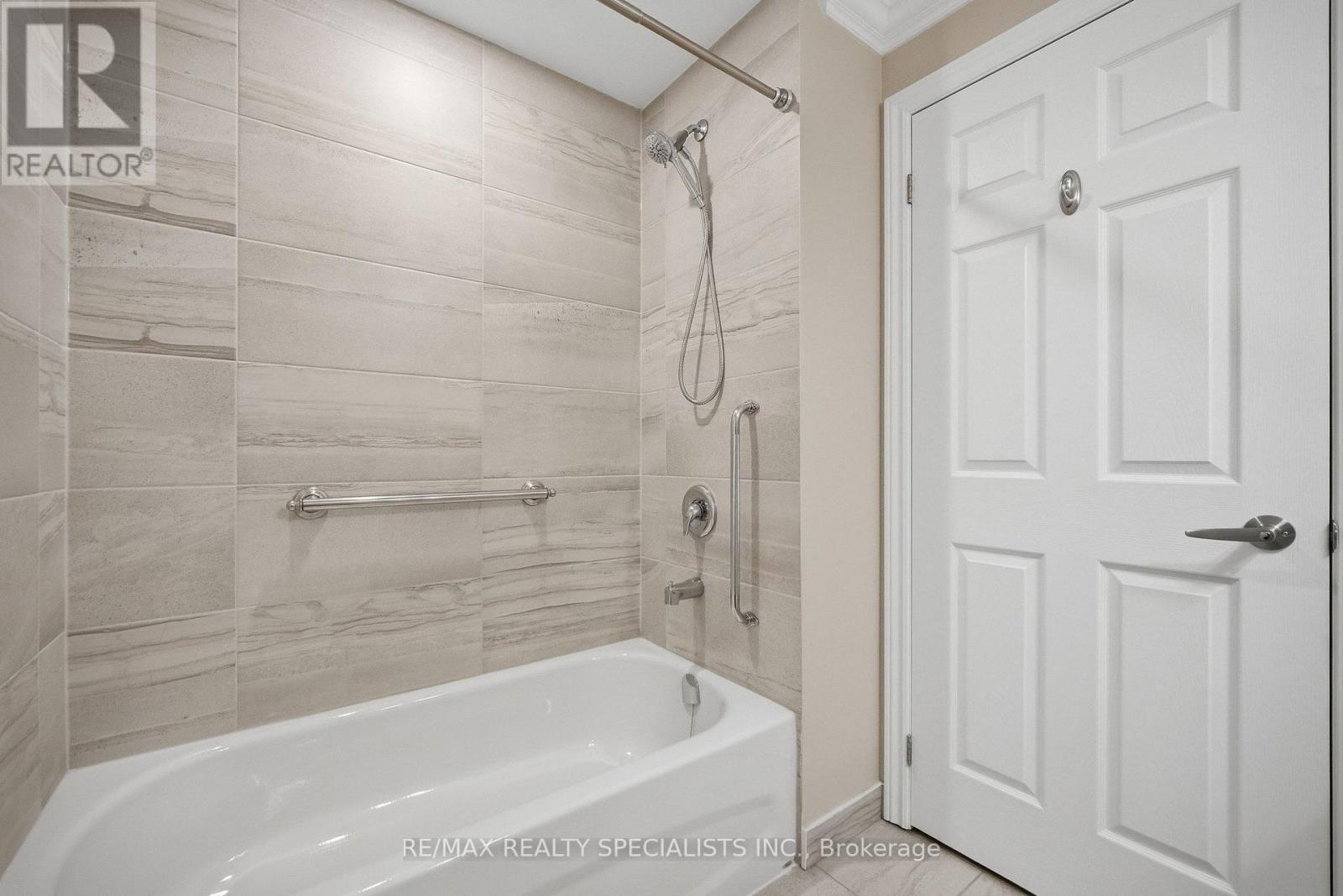 304 - 21 Brookhouse Drive, Clarington (Newcastle), Ontario  L1B 0V4 - Photo 17 - E13866302