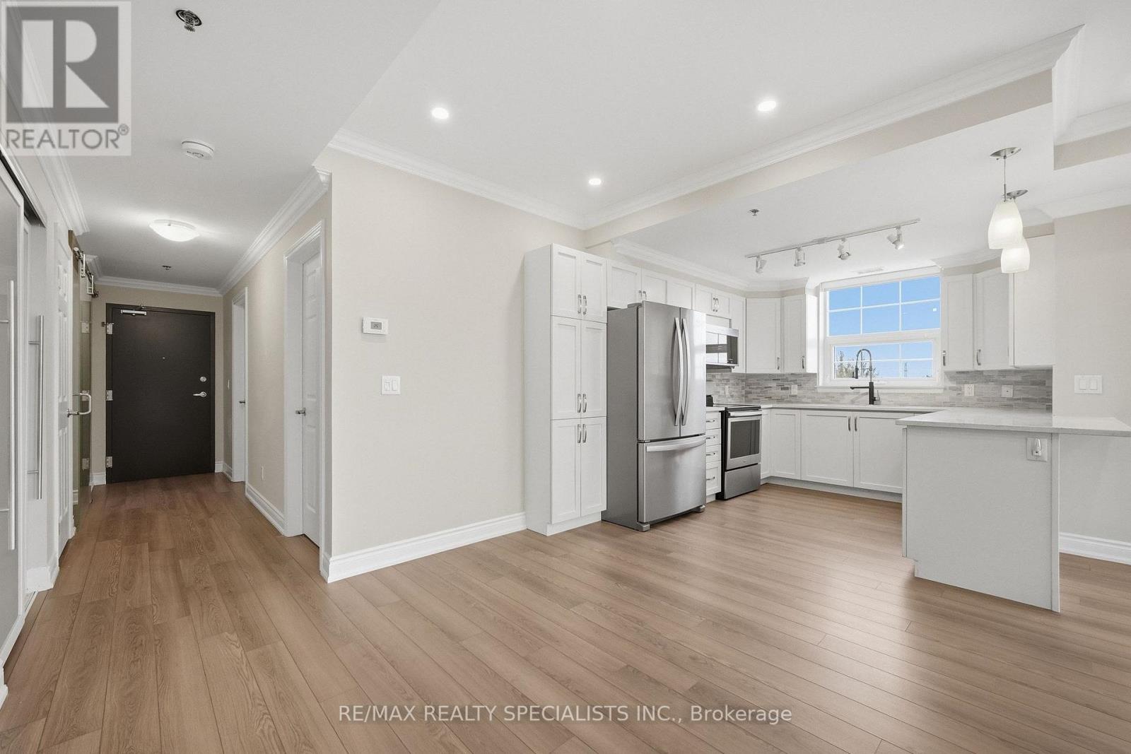 304 - 21 Brookhouse Drive, Clarington (Newcastle), Ontario  L1B 0V4 - Photo 5 - E13866302