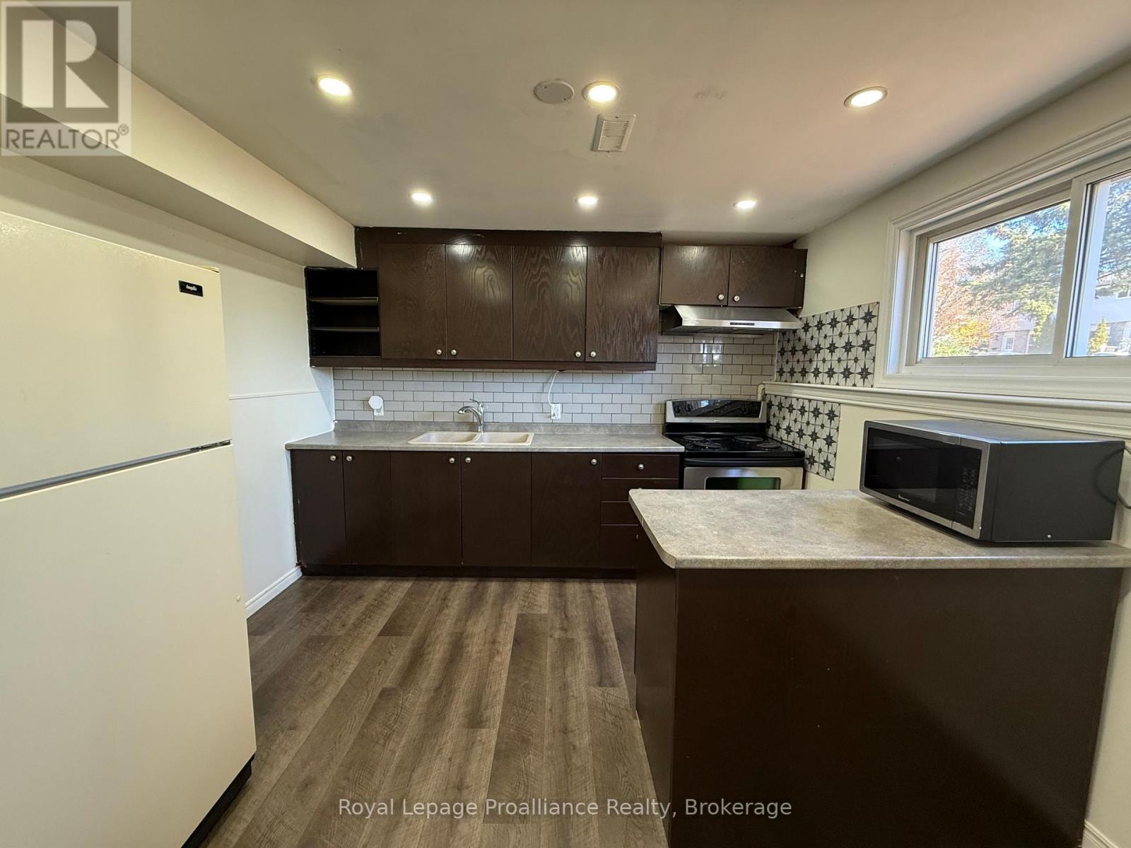 Lower Unit - 939 Dainard Drive, Peterborough (Monaghan Ward 2), Ontario  K9K 2A7 - Photo 2 - X13868360