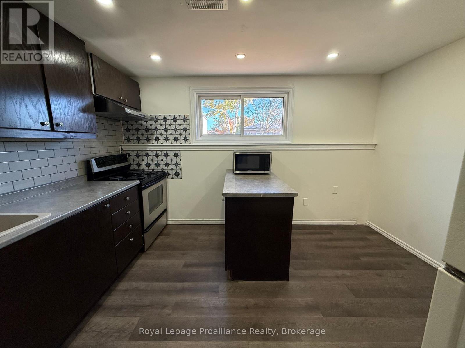 Lower Unit - 939 Dainard Drive, Peterborough (Monaghan Ward 2), Ontario  K9K 2A7 - Photo 3 - X13868360