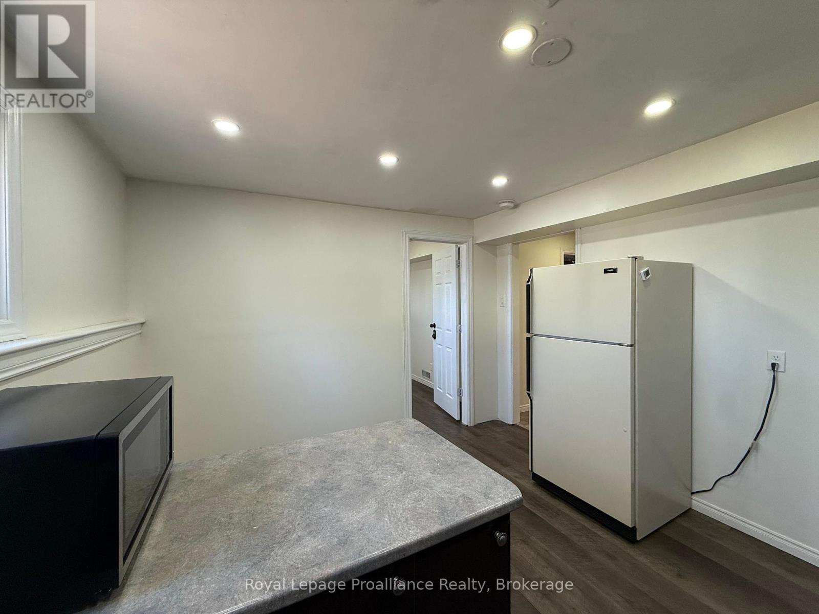 Lower Unit - 939 Dainard Drive, Peterborough (Monaghan Ward 2), Ontario  K9K 2A7 - Photo 4 - X13868360