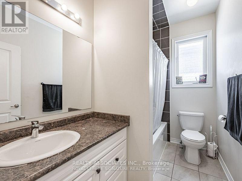 64 Pedwell Street, Clarington (Newcastle), Ontario  L1B 0E1 - Photo 16 - E13868884
