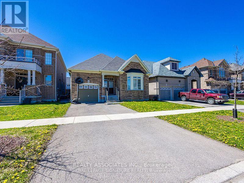 64 Pedwell Street, Clarington (Newcastle), Ontario  L1B 0E1 - Photo 2 - E13868884