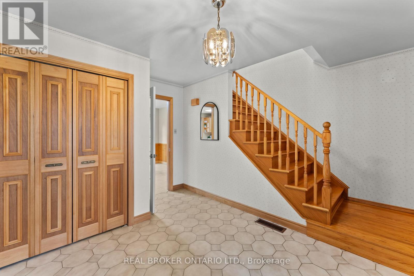 804 Pinewood Drive, Peterborough (Otonabee Ward 1), Ontario  K9K 1L4 - Photo 6 - X13870716
