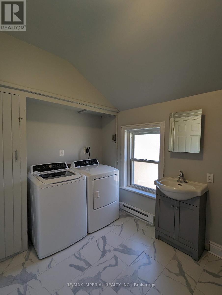 Upper - 2 Huron Street, Kawartha Lakes (Lindsay), Ontario  K9V 2H2 - Photo 3 - X13871490