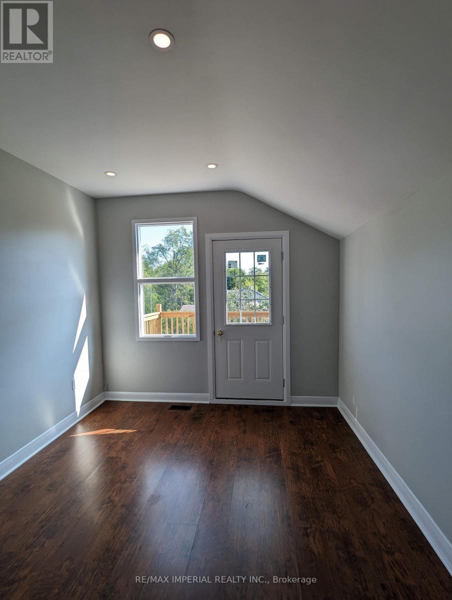 Upper - 2 Huron Street, Kawartha Lakes (Lindsay), Ontario  K9V 2H2 - Photo 5 - X13871490