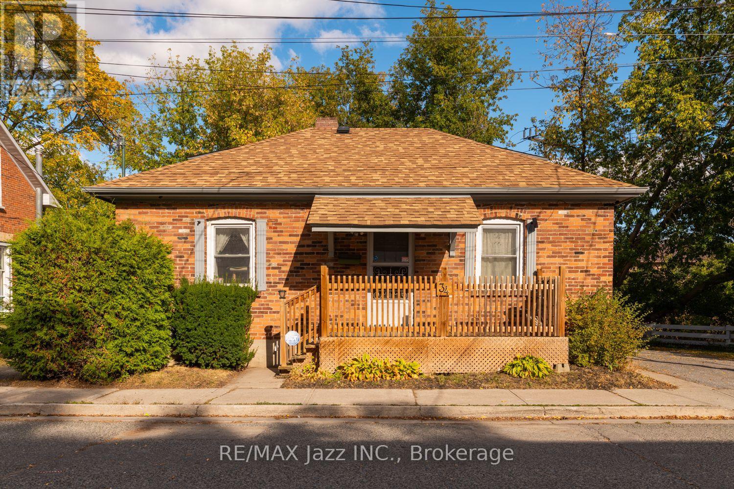34 JACKSON AVENUE, peterborough (town ward 3), Ontario