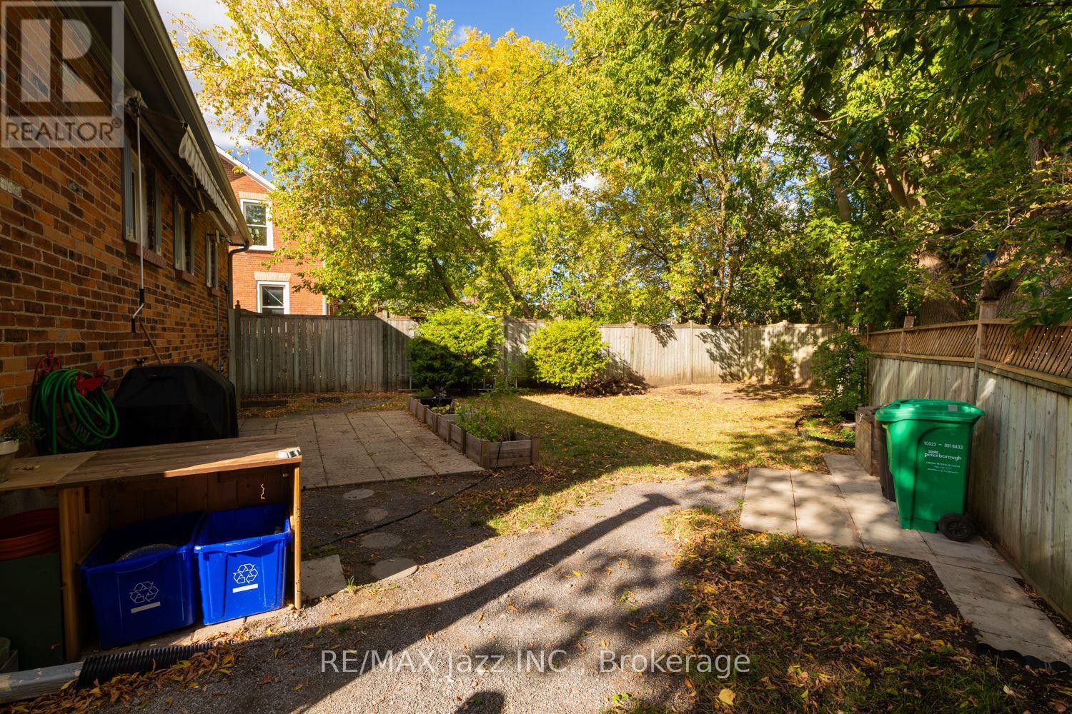 34 Jackson Avenue, Peterborough (Town Ward 3), Ontario  K9J 5B9 - Photo 10 - X13875478