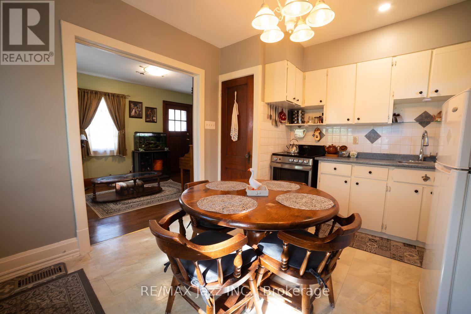 34 Jackson Avenue, Peterborough (Town Ward 3), Ontario  K9J 5B9 - Photo 15 - X13875478