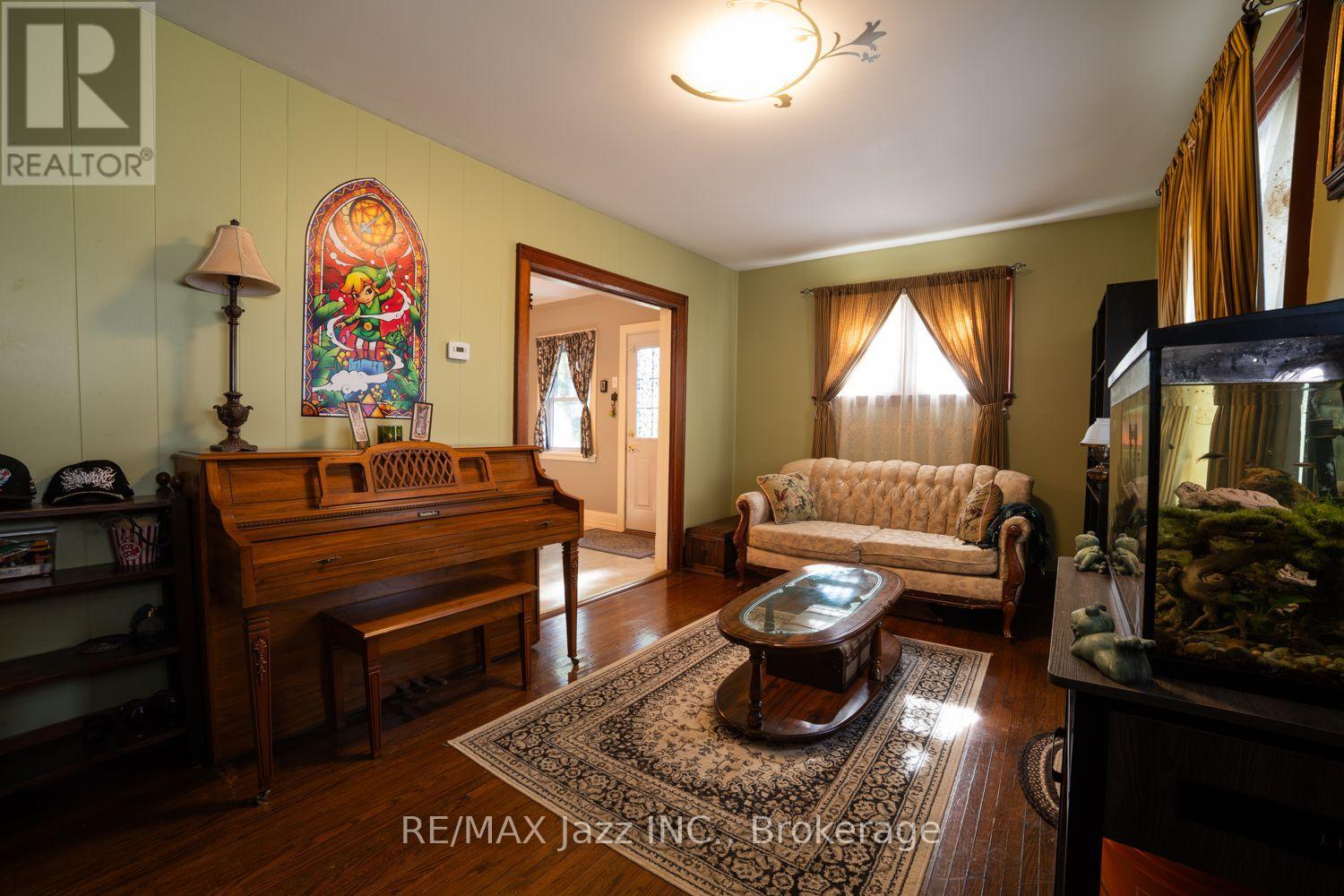 34 Jackson Avenue, Peterborough (Town Ward 3), Ontario  K9J 5B9 - Photo 16 - X13875478