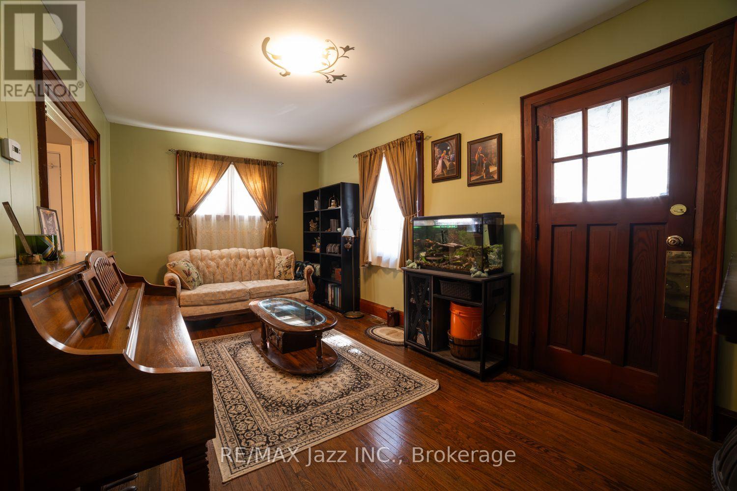 34 Jackson Avenue, Peterborough (Town Ward 3), Ontario  K9J 5B9 - Photo 17 - X13875478