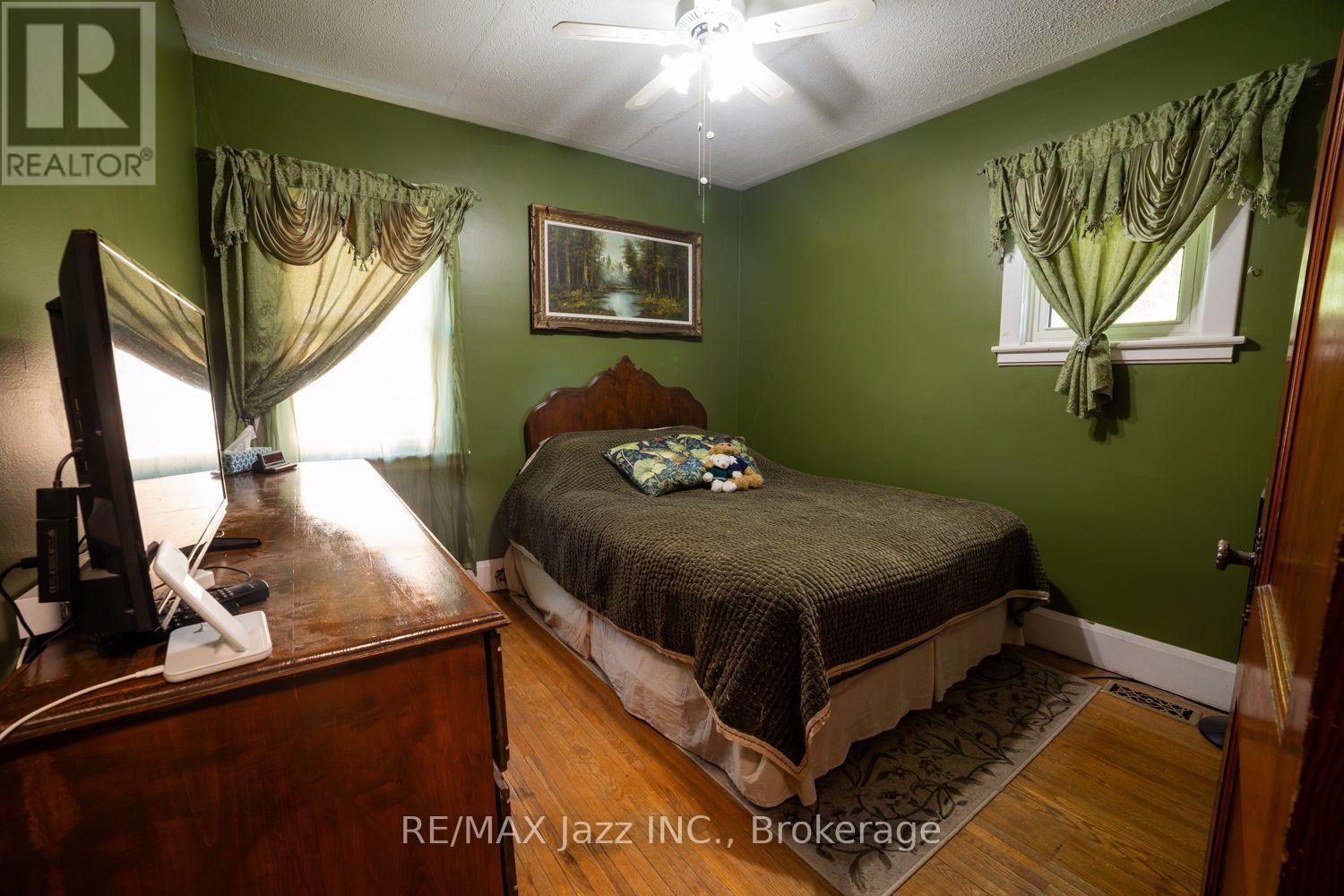34 Jackson Avenue, Peterborough (Town Ward 3), Ontario  K9J 5B9 - Photo 18 - X13875478